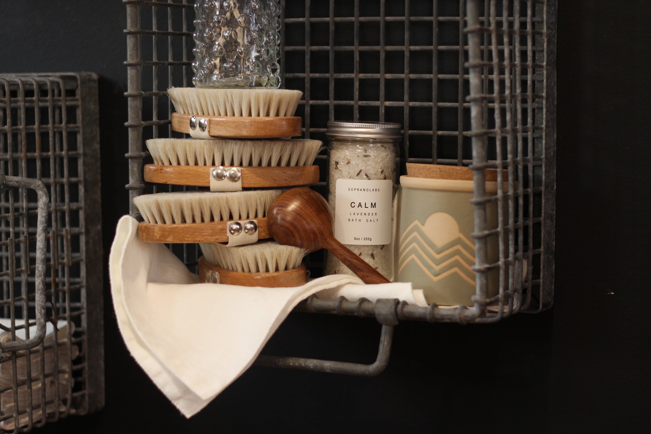 Gallery Pine + Quill