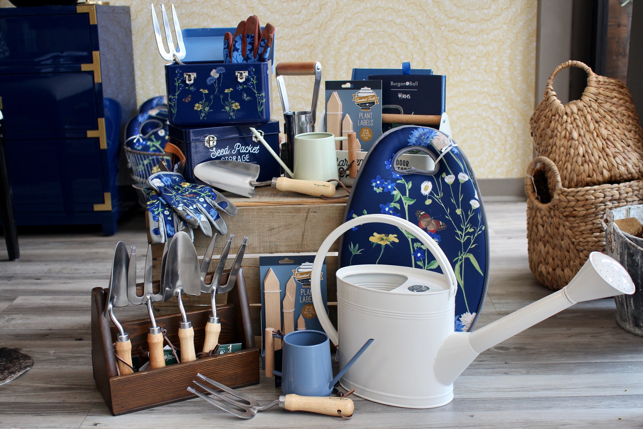 Gallery Pine + Quill